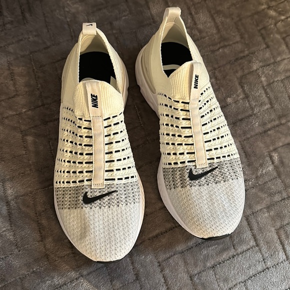 NWOT- Nike Men's React Phantom Run Flyknit 2 Running Shoes - Picture 3 of 7